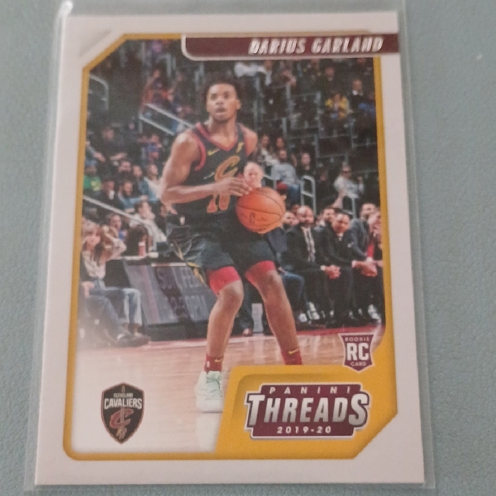 Panini Threads 2019-20 Basketball Card - Yellow and Red